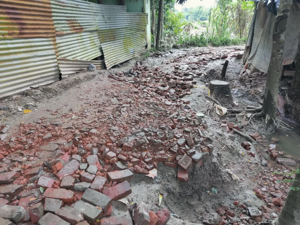 হালদার জোয়ারে প্লাবিত হাটহাজারীর মাইজপাড়া